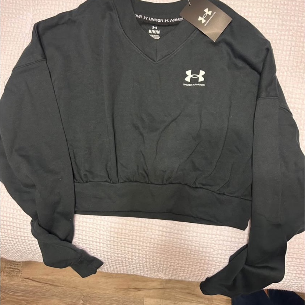 Under Armour black Cropped Long Sleeve Hoodie